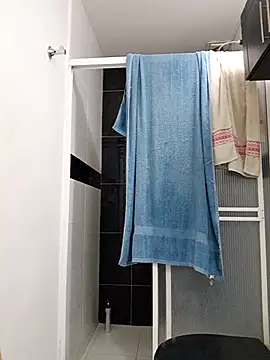 HOTANDSKINNY webcam