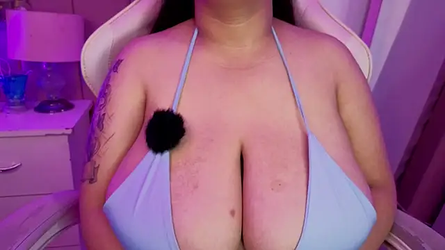 MollyBigBoobs12 webcam