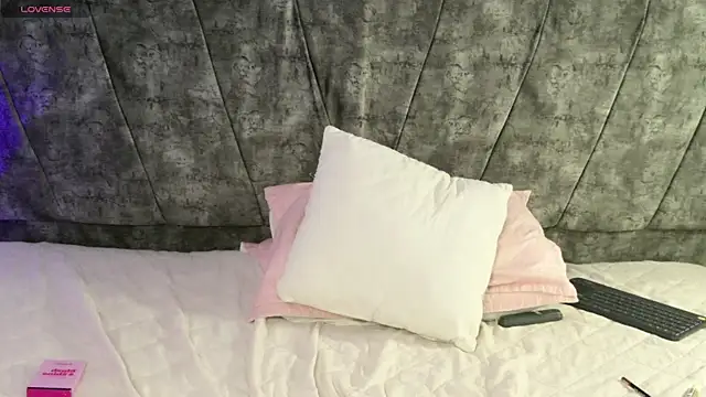 MadisonCollinss_ webcam