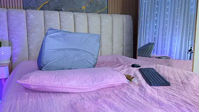 mia_scot webcam