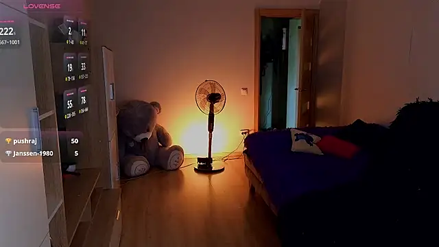 MilanaOmg webcam
