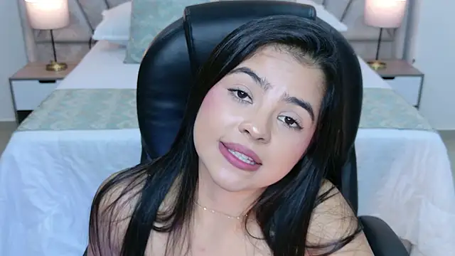 Layla_Breezee webcam