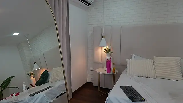 GabyJones_ webcam