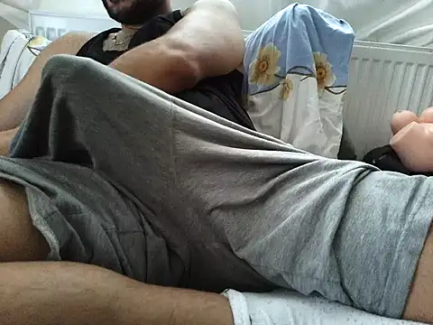 bigdickguy21cm webcam