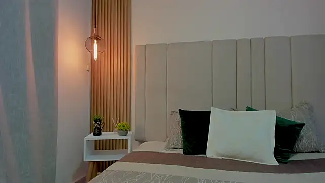 Victoria_Rosee webcam