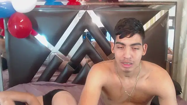 Milo_and_Mily webcam
