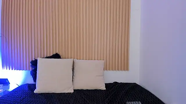 GenesisRuiz live cam on StripChat