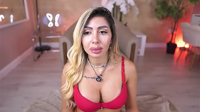 LucyyRosse webcam
