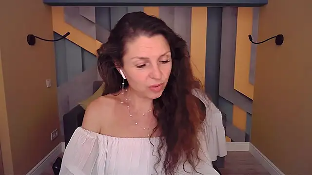 EllaLong webcam