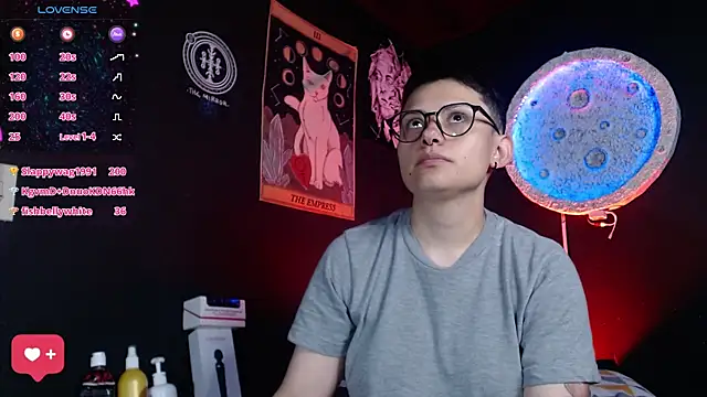 girl_intense444 webcam