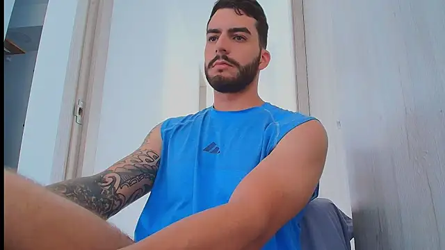 thomas_gun live cam on StripChat