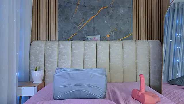 mia_scot webcam