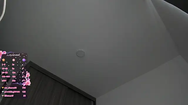 laura-hills18 webcam