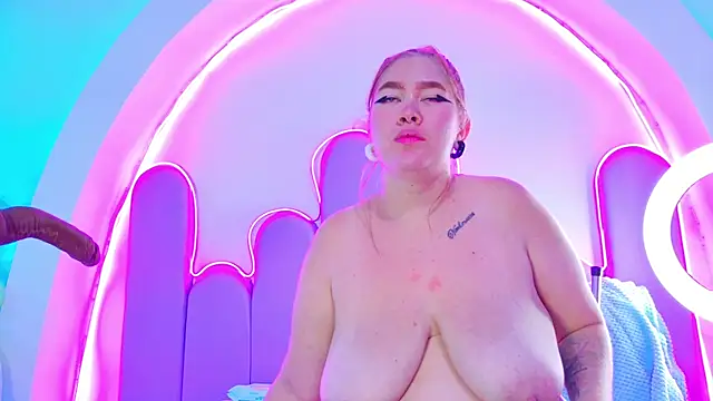 NathaxaLeans webcam
