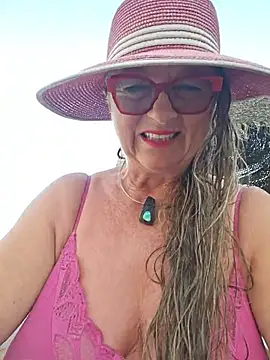 Hot-Muci live cam on StripChat
