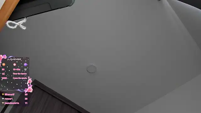laura-hills18 webcam