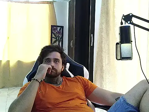 aronmiller404 webcam