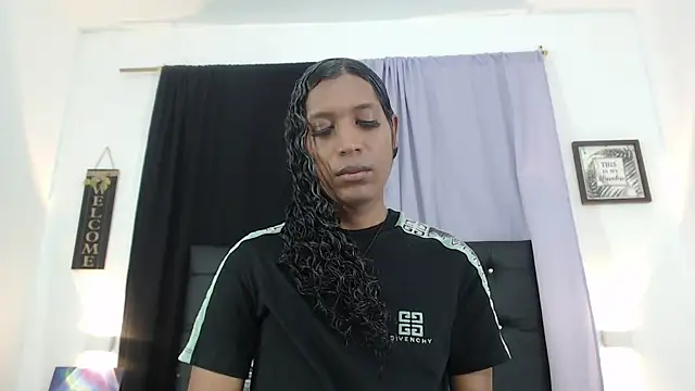 Mia_Hiills webcam