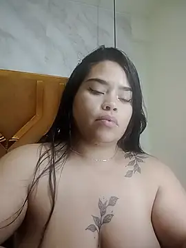 Violett_Cinnamon live cam on StripChat