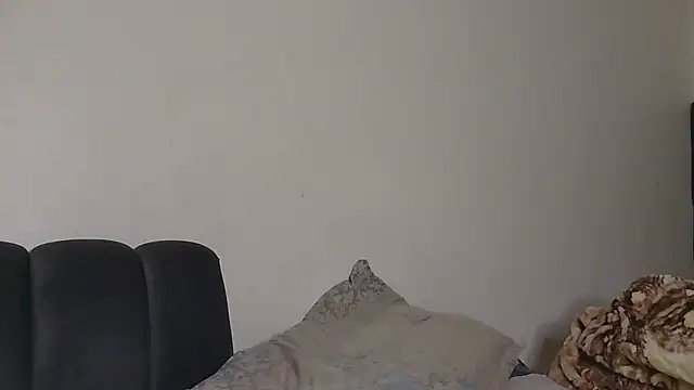 sluttylaura21 webcam
