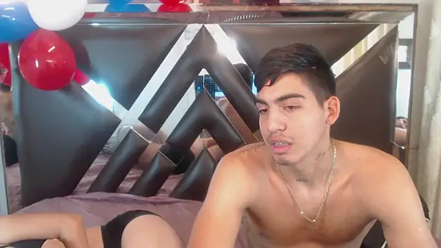 Milo_and_Mily webcam