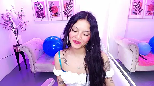 maddie_t18 - Maddie_T18's free webcam - UK Sex Cams