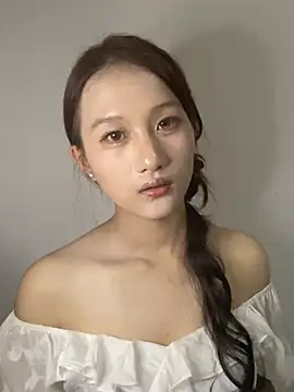 June-Baby webcam