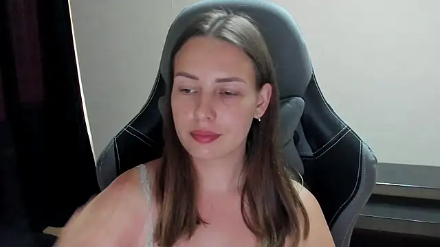 Mia_shy1 webcam