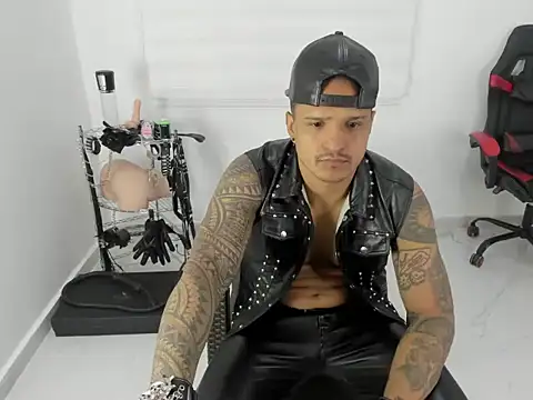 master_leather webcam