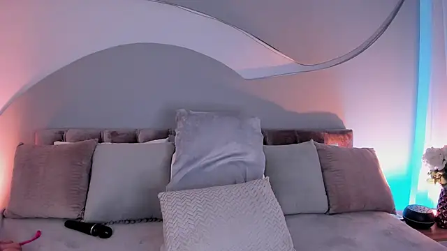 Nicolle_W webcam