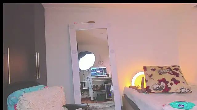 SharonVelvet webcam