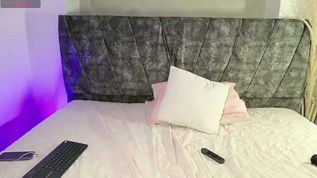 MadisonCollinss_ webcam