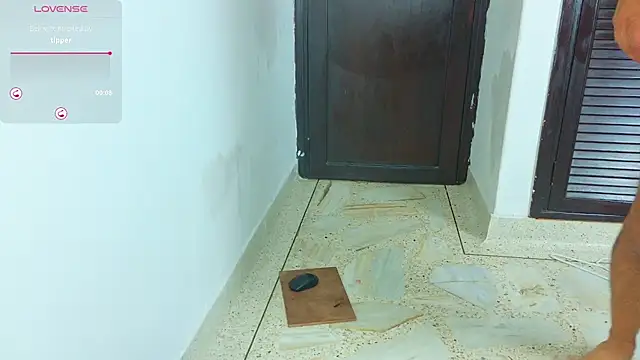 CURVYANDKING_CR webcam