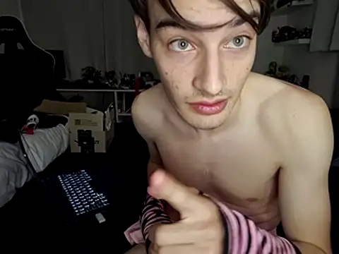Smelly-Ewan-stinks live sex cam