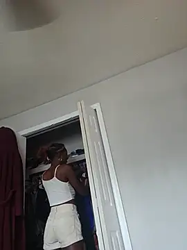oliviaprettypussy webcam