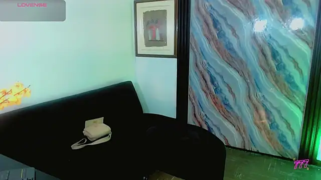 katha_Crawford webcam