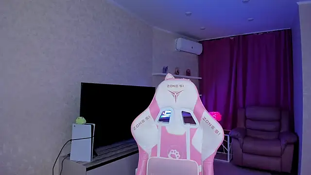 EllaCurtis webcam