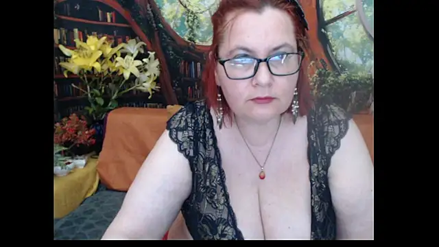 PlayfullMature live cam on StripChat