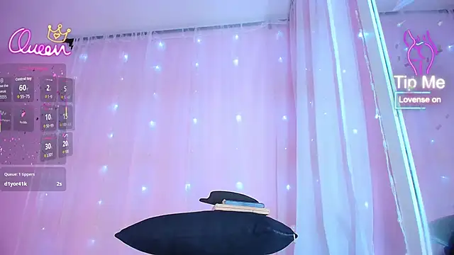 SunnyGilmoree live cam on StripChat