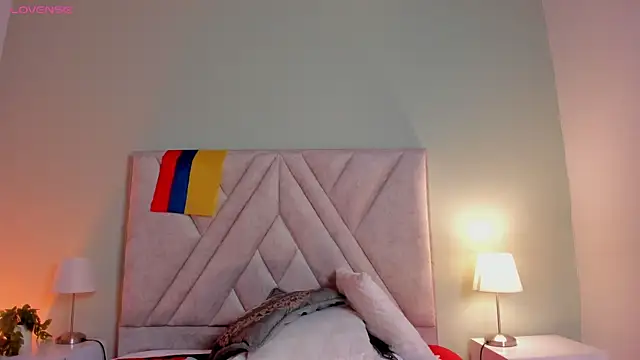 Eva-Millss live cam on StripChat