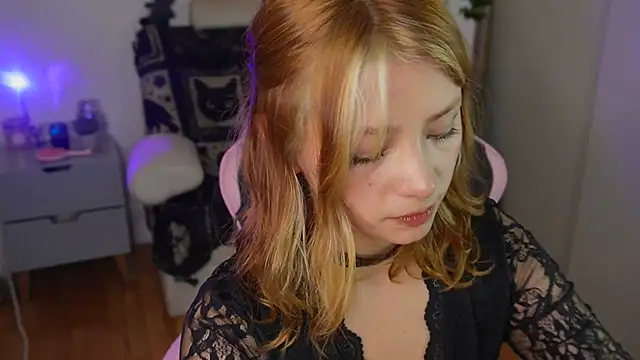 ari_kat webcam
