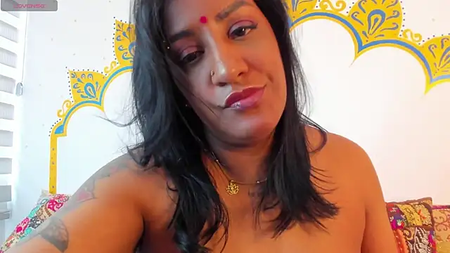 LadyNahir webcam