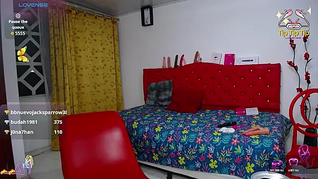 thalia_mills19 live cam on StripChat