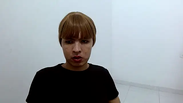 estefania224 live cam on StripChat