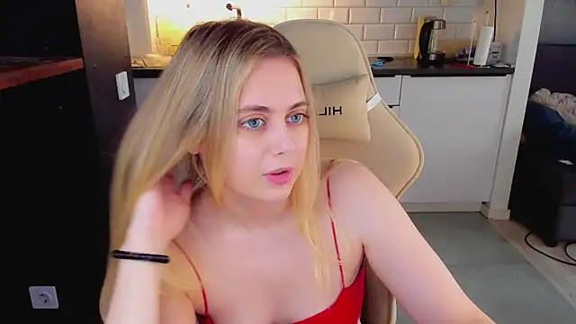 blonde_kellyy