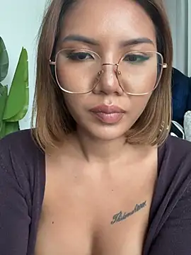 Alittleasiangirl webcam