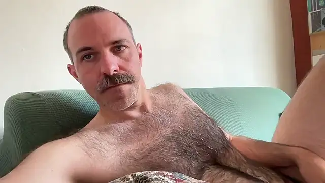 Brianjonest webcam
