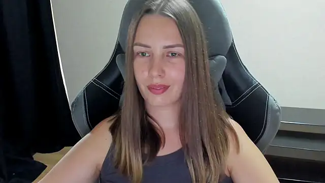 Mia_shy1 webcam