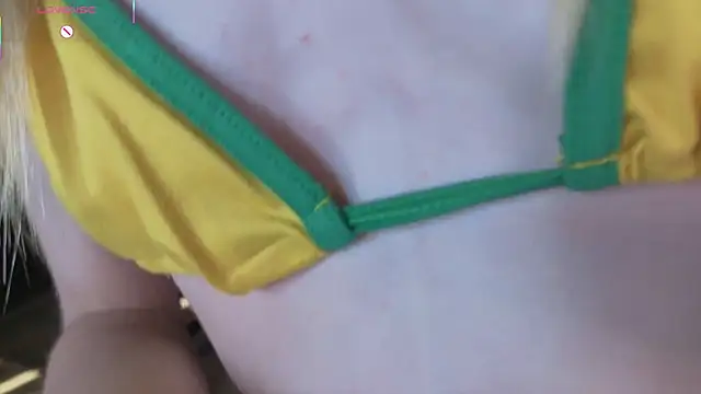 Elis_Fox webcam