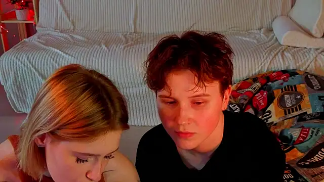 two_gerls_here webcam
